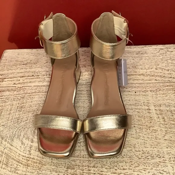 Aerosols NWT 6.5 Eliza Soft Gold Real Leather Ankle Strap  2.16 “Heeled Sandals
