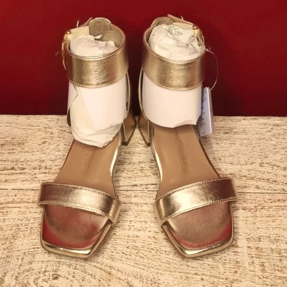 Aerosols NWT 6.5 Eliza Soft Gold Real Leather Ankle Strap  2.16 “Heeled Sandals