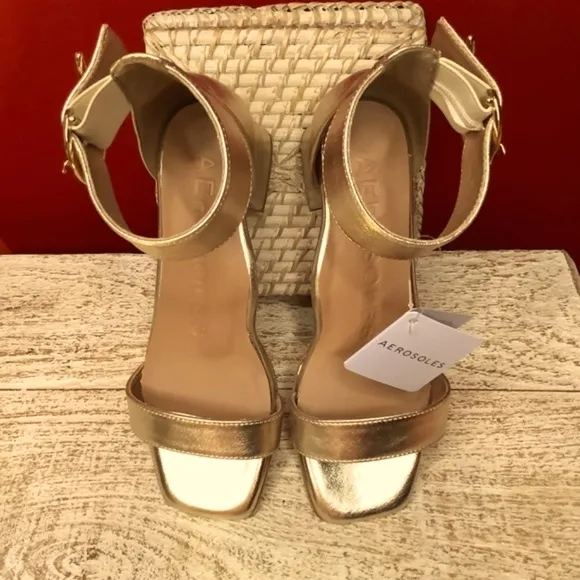 Aerosols NWT 6.5 Eliza Soft Gold Real Leather Ankle Strap  2.16 “Heeled Sandals
