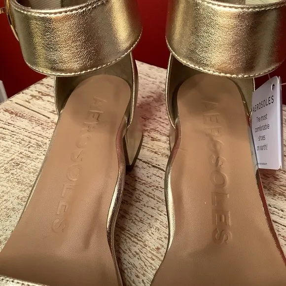 Aerosols NWT 6.5 Eliza Soft Gold Real Leather Ankle Strap  2.16 “Heeled Sandals