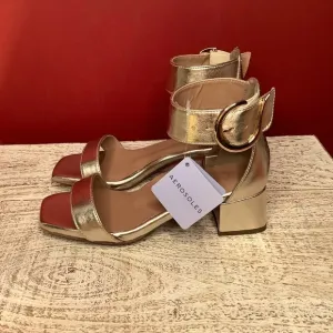 Aerosols NWT 6.5 Eliza Soft Gold Real Leather Ankle Strap  2.16 “Heeled Sandals