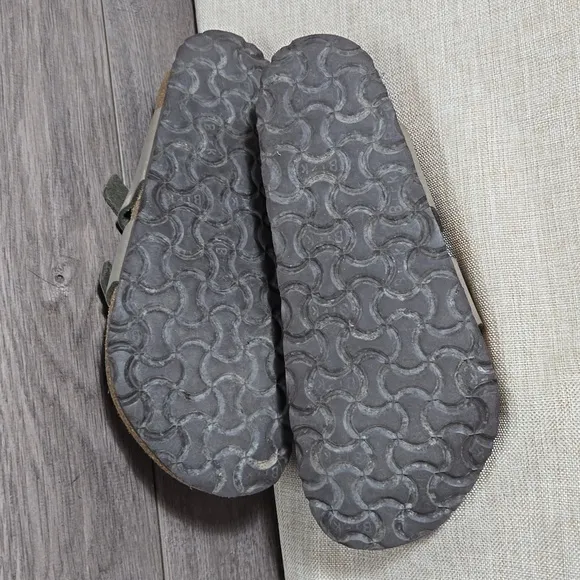 Birkenstock Gray Strappy Sandals size 39 L8 M6