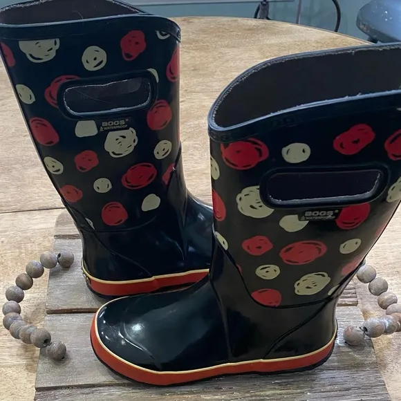 Bogs Classic Kids Unisex Size 3 Black W/ Red/Yellow Scribble Dot‎ Rainboots