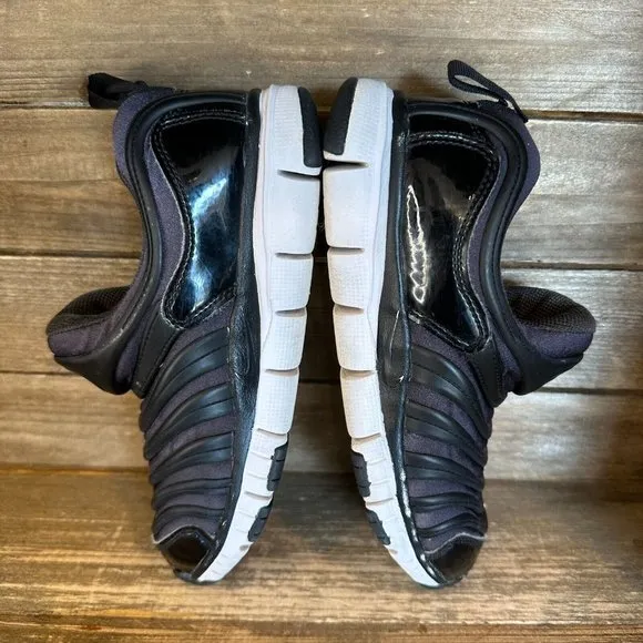 Childrens Nike Dynamo Black Running Athletic Comfort Shoes Sneakers Size 2 Y GUC