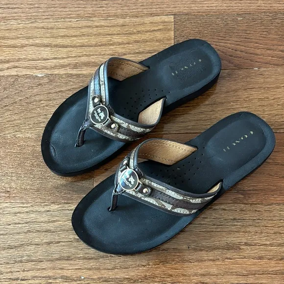 Coach Jasmine brown leather trim monogram thong sandals size 5.5