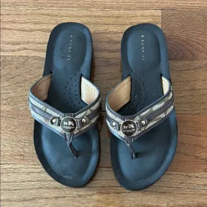 Coach Jasmine brown leather trim monogram thong sandals size 5.5