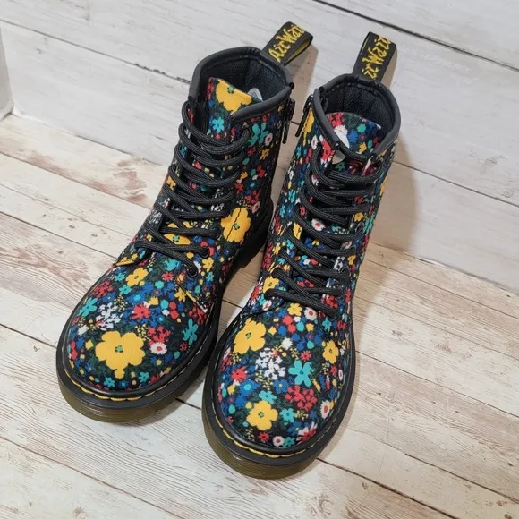 Dr. Martens Kids New floral canvas boots