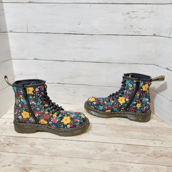 Dr. Martens Kids New floral canvas boots