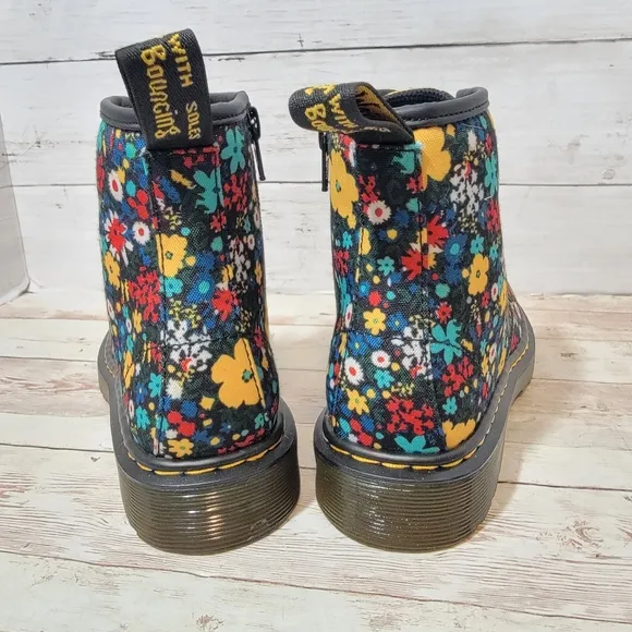 Dr. Martens Kids New floral canvas boots