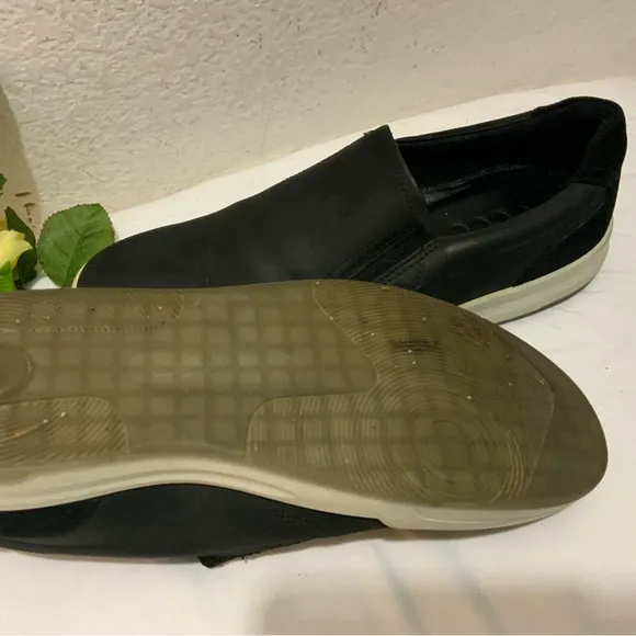 Ecco men’s leather casual slip on loafers. Size 43/ US 10