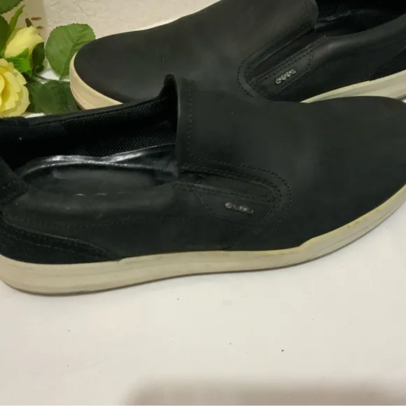 Ecco men’s leather casual slip on loafers. Size 43/ US 10
