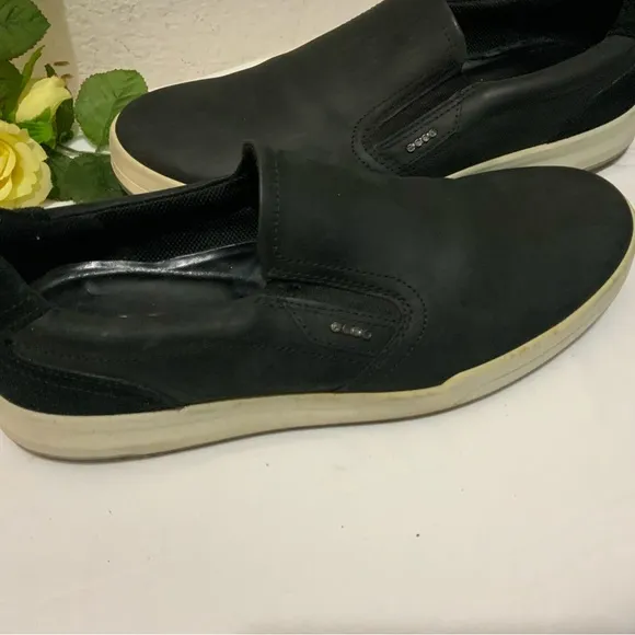 Ecco men’s leather casual slip on loafers. Size 43/ US 10