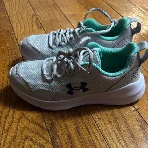 Girls Running Sneakers in Gray , Teal , Purple. Size 4.5