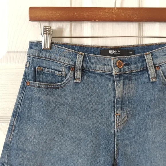 Hudson Gemma Medium Wash Mid Rise Relaxed Fit Cut Off Raw Hem Denim Shorts 26