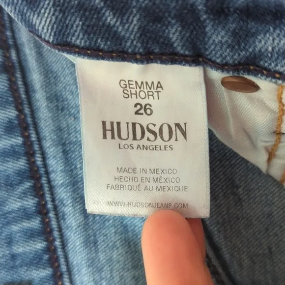 Hudson Gemma Medium Wash Mid Rise Relaxed Fit Cut Off Raw Hem Denim Shorts 26