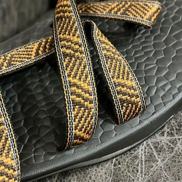 Like-NEW Men’s Chaco Sandals