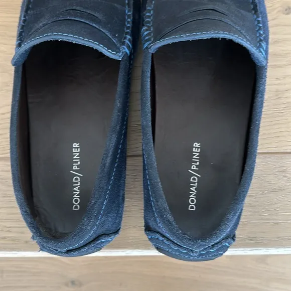 Men’s Donald J Pliner navy suede loafers size 9 1/2