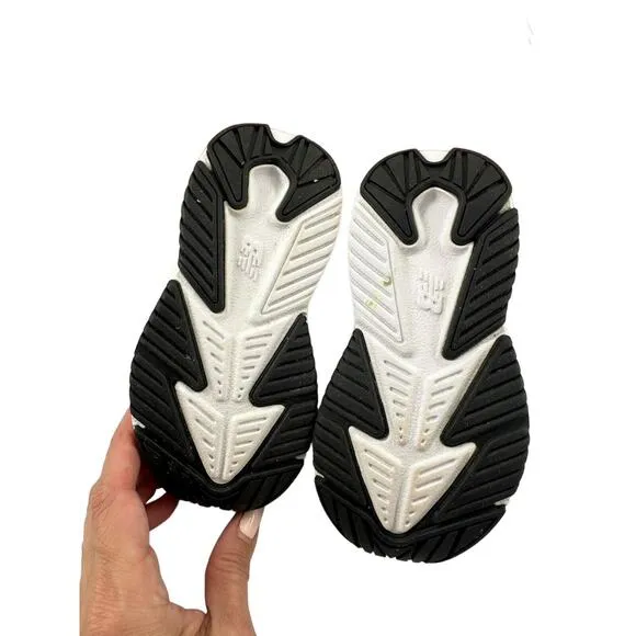 New Balance Kid's Rave Run V2 Bungee Lace Hook Loop Sneakers Sz 8 X-Wide Blk-Whi