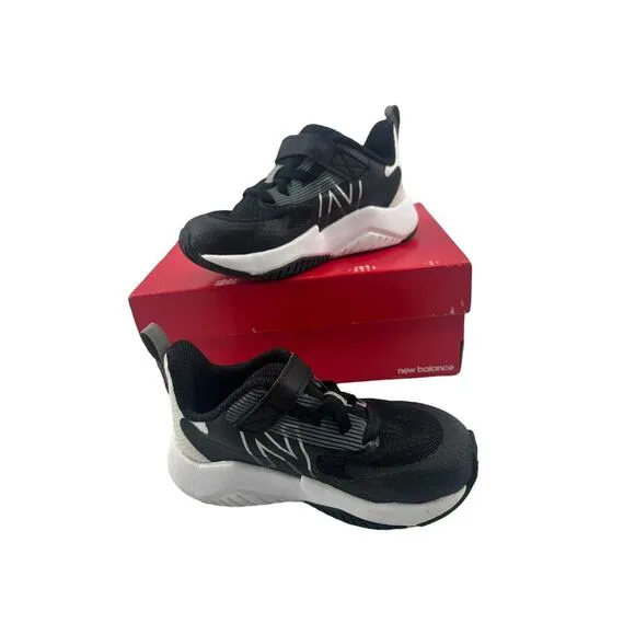 New Balance Kid's Rave Run V2 Bungee Lace Hook Loop Sneakers Sz 8 X-Wide Blk-Whi