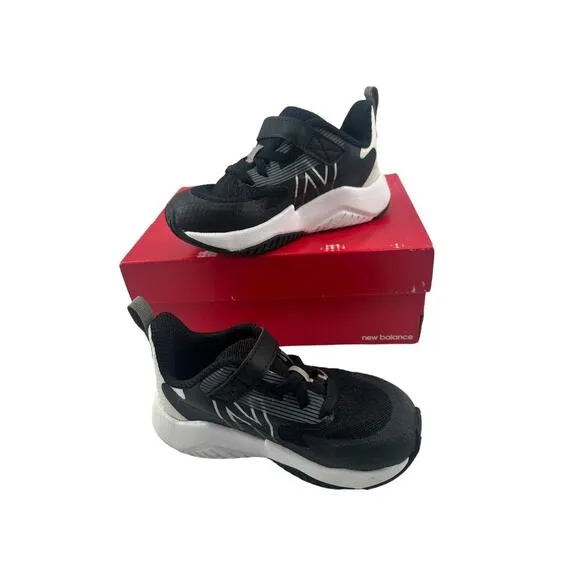 New Balance Kid's Rave Run V2 Bungee Lace Hook Loop Sneakers Sz 8 X-Wide Blk-Whi