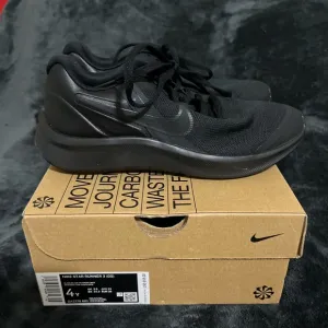 NEW NIKE STAR RUNNER 3 SNEAKERS SHOES RUNNING BLACK 4Y BOYS GIRLS YOUTH