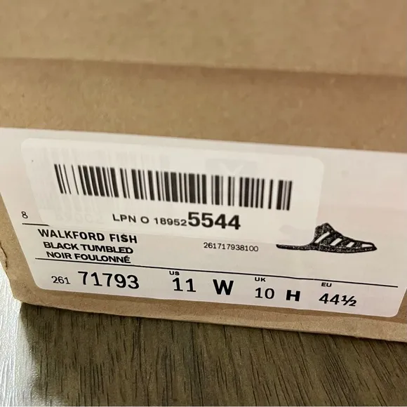 NIB Clark’s men’s close toed sandals wide width
