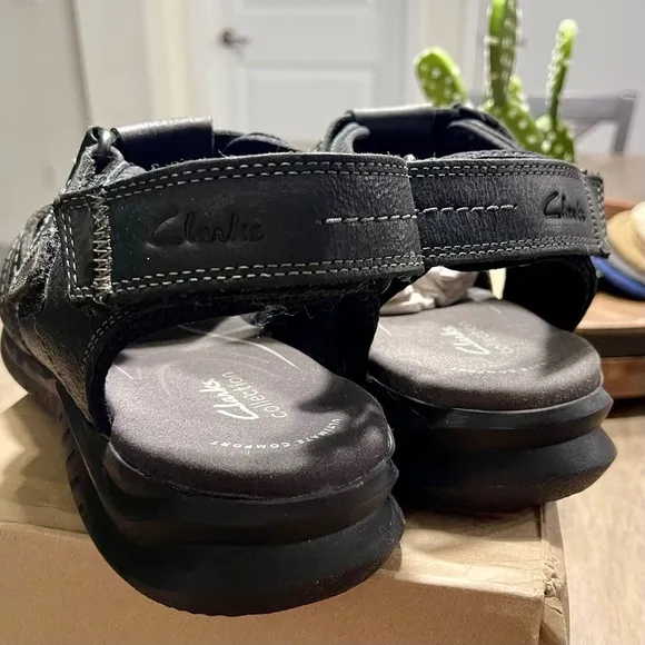 NIB Clark’s men’s close toed sandals wide width