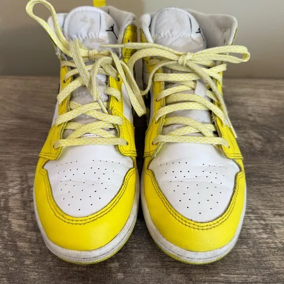 Nike Air Jordan 1 Mid Dynamic Yellow Rose Sneakers AV5173-700 Youth Size 2.5
