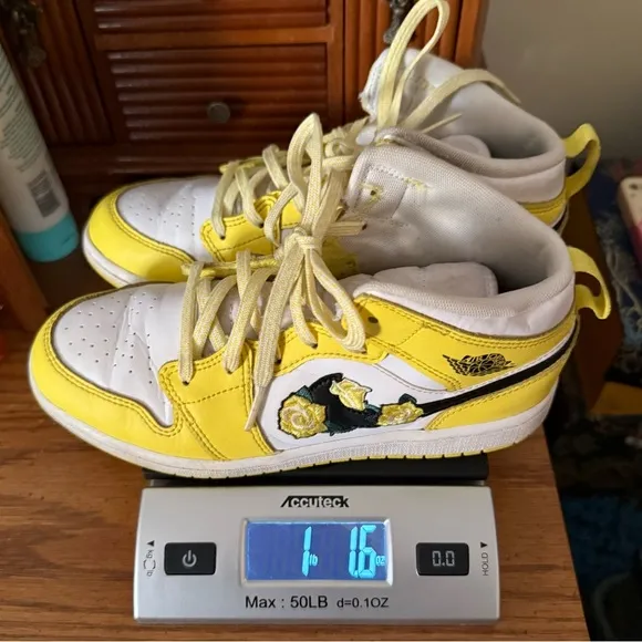 Nike Air Jordan 1 Mid Dynamic Yellow Rose Sneakers AV5173-700 Youth Size 2.5