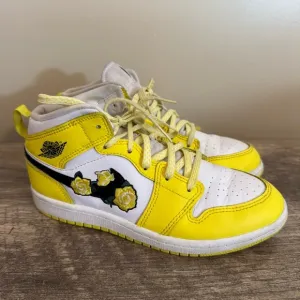 Nike Air Jordan 1 Mid Dynamic Yellow Rose Sneakers AV5173-700 Youth Size 2.5