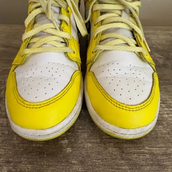 Nike Air Jordan 1 Mid Dynamic Yellow Rose Sneakers AV5173-700 Youth Size 2.5