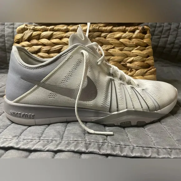Nike Free Run TR 6 Womens Running Sneakers size 7 White/Grey