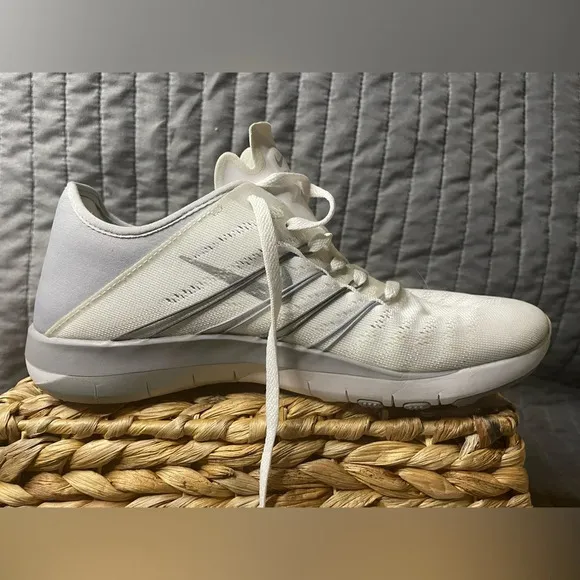 Nike Free Run TR 6 Womens Running Sneakers size 7 White/Grey