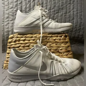 Nike Free Run TR 6 Womens Running Sneakers size 7 White/Grey