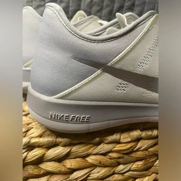 Nike Free Run TR 6 Womens Running Sneakers size 7 White/Grey