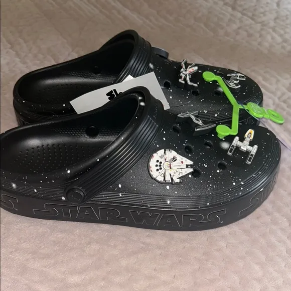 NWT Crocs Black Star Wars Men’s 8 / Women’s 10