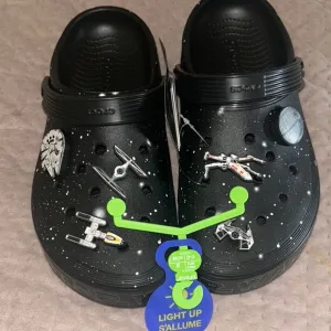 NWT Crocs Black Star Wars Men’s 8 / Women’s 10