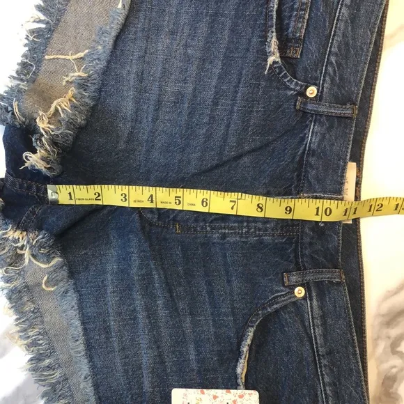 NWT Free People Avery denim shorts frayed we the free button fly size 30