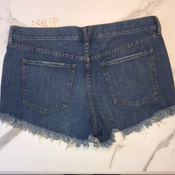 NWT Free People Avery denim shorts frayed we the free button fly size 30