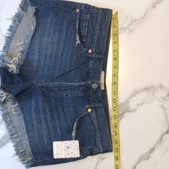 NWT Free People Avery denim shorts frayed we the free button fly size 30