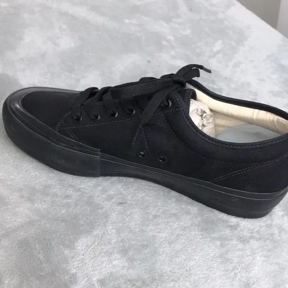Obra Men's Black Lace up Low Top Sneakers Size 9 New in Box