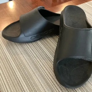 Oofos Black Slide Sandals men’s size 11