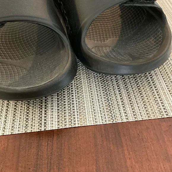 Oofos Black Slide Sandals men’s size 11