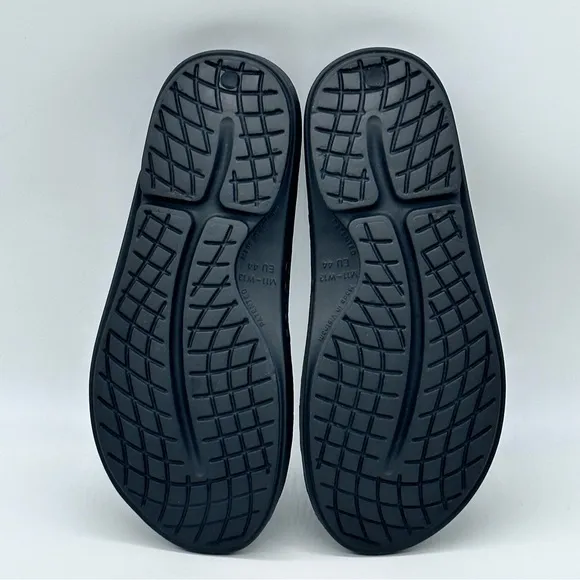 OOFOS OOaah Slide Sandals. Size 11