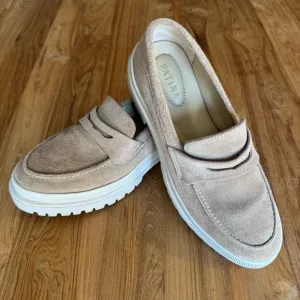 Patina Platform Loafers Zoe Women’s 10 Tan Suede Loafers