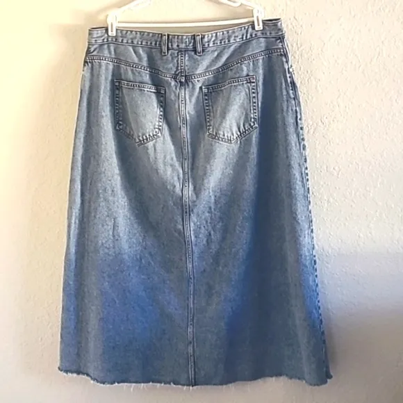 Pilcro Skirt. Madi Denim.Size 22W. Midi Raw Hem. 5pocket. Like New.