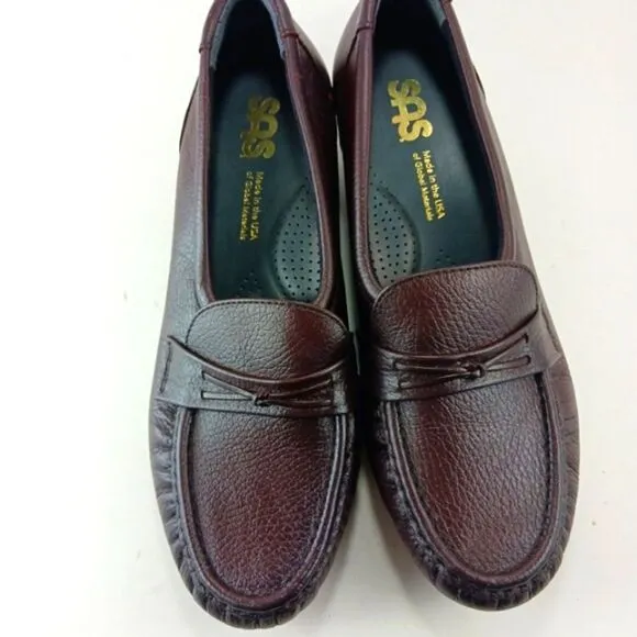 SAS NWOT Classic Timeless Slip-On Leather Loafer Woman's 8.5. Burgandy/Brownish.