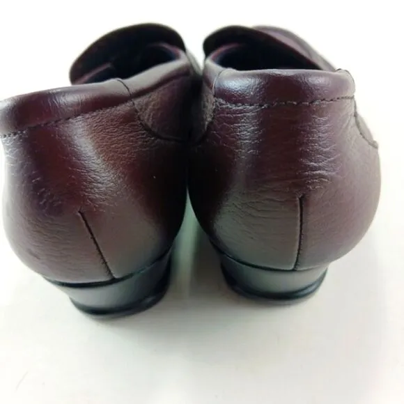 SAS NWOT Classic Timeless Slip-On Leather Loafer Woman's 8.5. Burgandy/Brownish.
