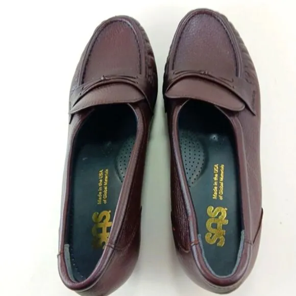 SAS NWOT Classic Timeless Slip-On Leather Loafer Woman's 8.5. Burgandy/Brownish.