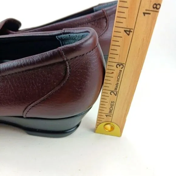 SAS NWOT Classic Timeless Slip-On Leather Loafer Woman's 8.5. Burgandy/Brownish.